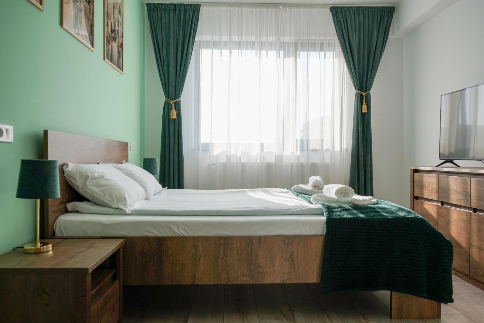 Mirandis Apartments - Comfort & Private Parking Near Coresi Mall Brasov Ngoại thất bức ảnh